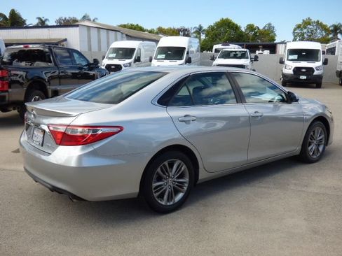 Used 2016 Toyota Camry SE FWD image 3