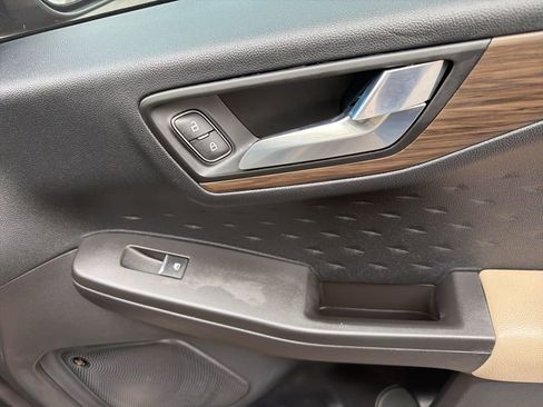 Used 2020 Ford Escape Titanium image 29