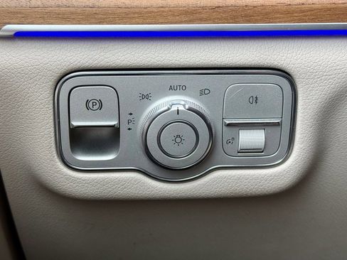 Used 2022 Mercedes-Benz GLS 450 4MATIC image 23