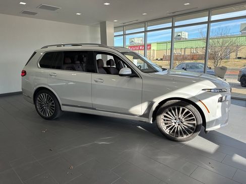Certified 2025 BMW X7 xDrive40i w/ Premium Package image 1