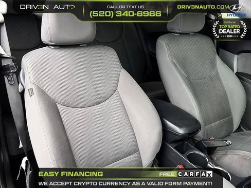 Used 2013 Hyundai Elantra FWD image 16