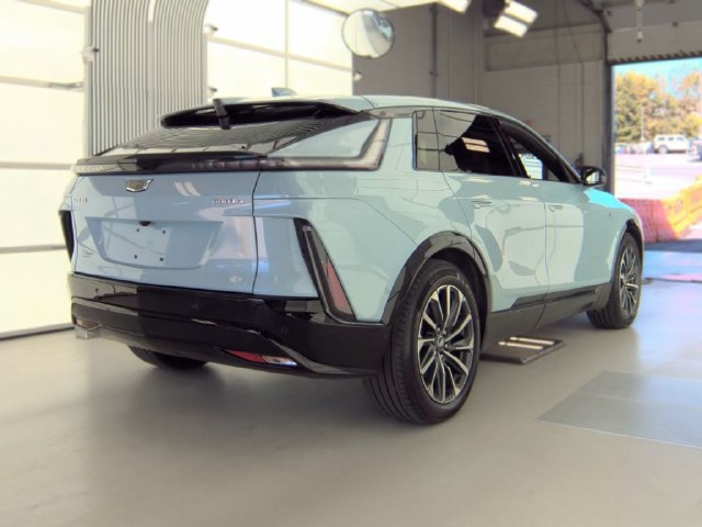 Used 2024 Cadillac Lyriq Sport AWD/4WD image 4