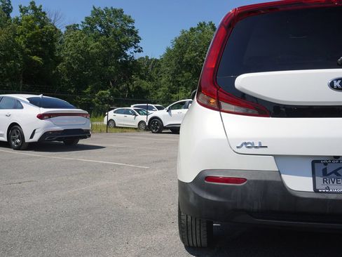 Used 2021 Kia Soul LX FWD image 12