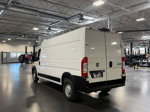 Used 2025 RAM ProMaster 2500 w/ Convenience Group FWD image 8
