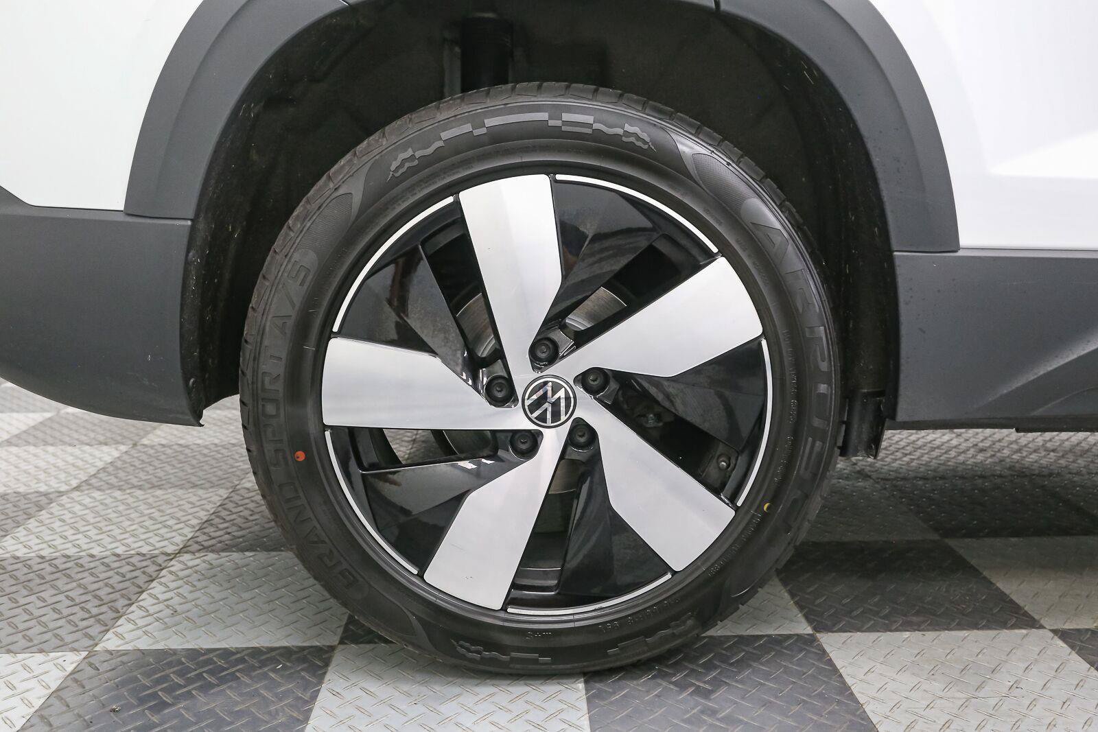 Certified 2024 Volkswagen Taos S AWD/4WD image 18