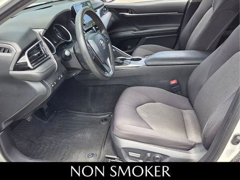 Used 2021 Toyota Camry LE FWD image 5