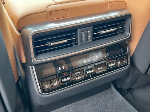 New 2026 Lexus LX 600 4WD w/ Premium Package image 9