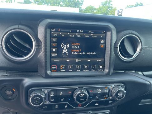 Used 2020 Jeep Gladiator Overland w/ Popular Equipment Package AWD/4WD image 14