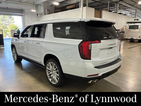 Used 2026 GMC Yukon XL Denali w/ Denali Reserve Package AWD/4WD image 3