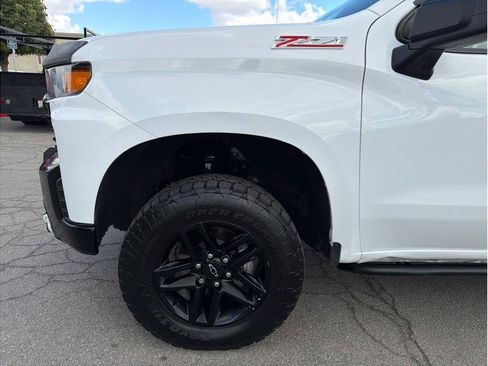 Used 2019 Chevrolet Silverado 1500 Custom Trail Boss w/ Custom Convenience Package AWD/4WD image 18