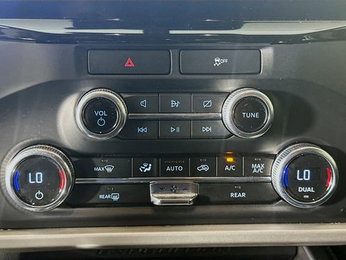 Used 2023 Ford Expedition XLT image 24