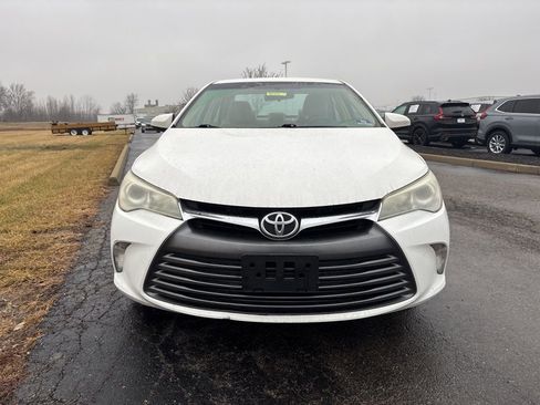 Used 2015 Toyota Camry LE image 2