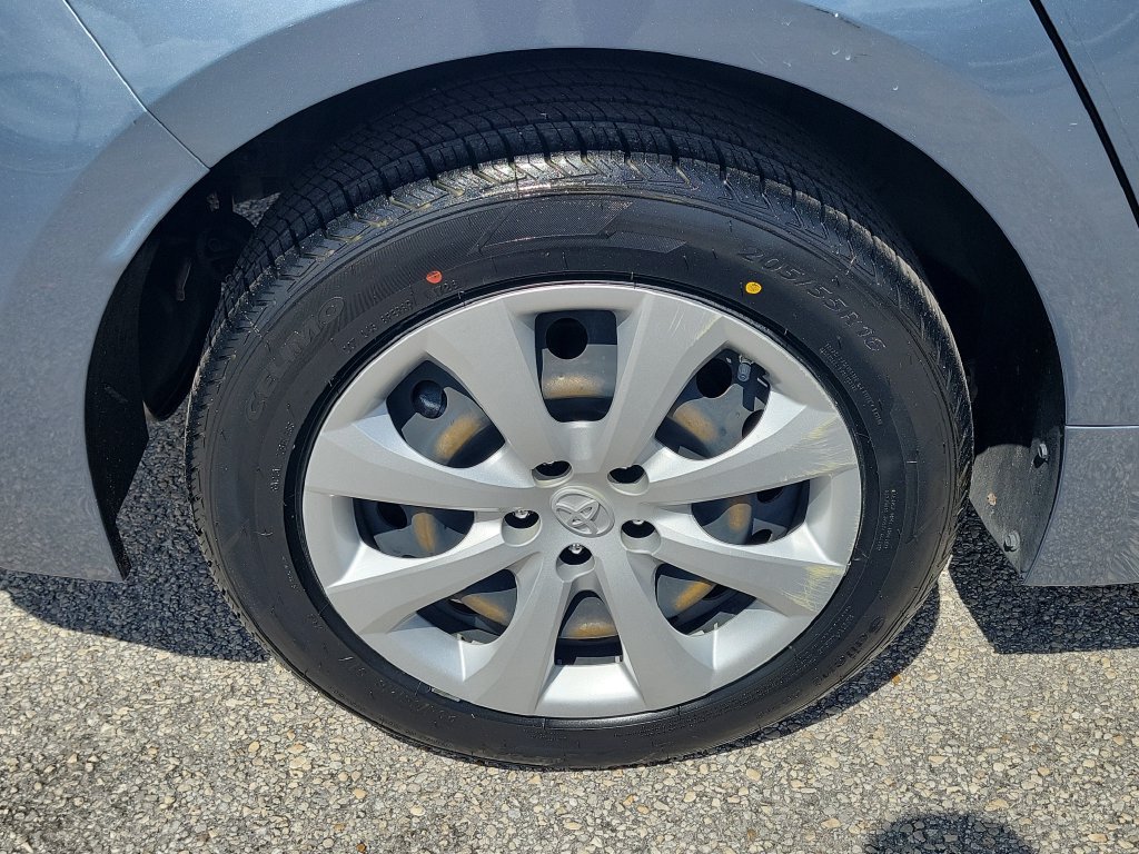 Used 2023 Toyota Corolla LE FWD image 5