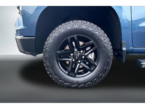 Used 2024 Chevrolet Silverado 1500 LT Trail Boss w/ LT Trail Boss Premium Package AWD/4WD image 28