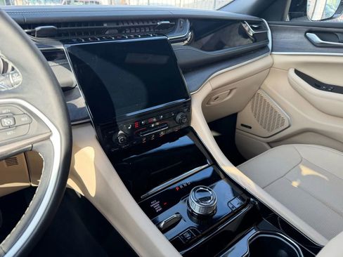 Used 2022 Jeep Grand Cherokee Limited 4xe w/ Luxury Tech Group II image 38