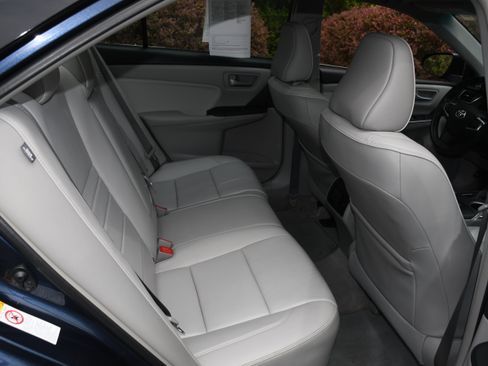 Used 2016 Toyota Camry XLE w/ Moonroof Package FWD image 19