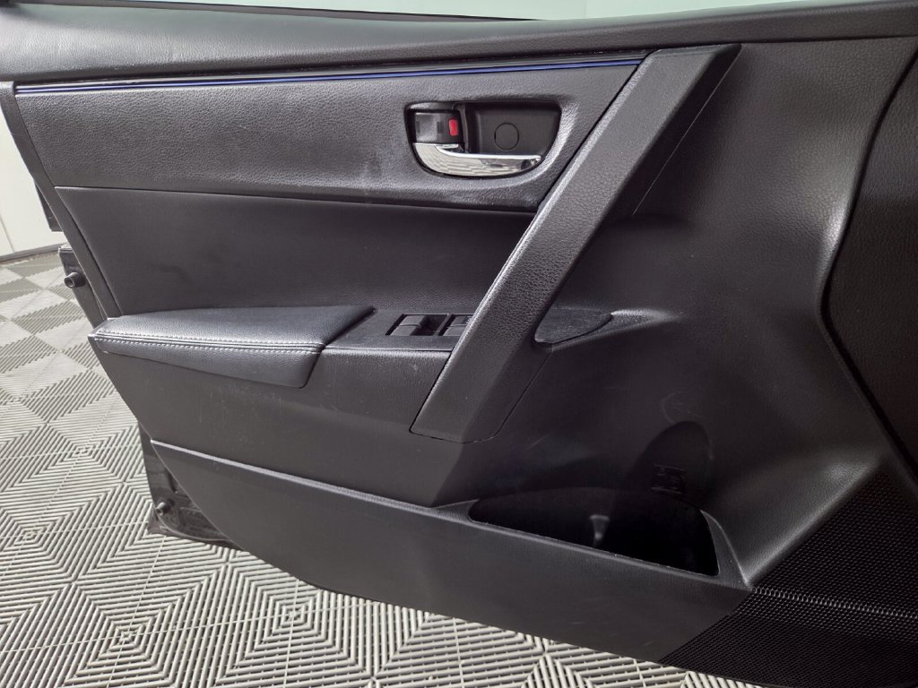 Used 2019 Toyota Corolla SE FWD image 18