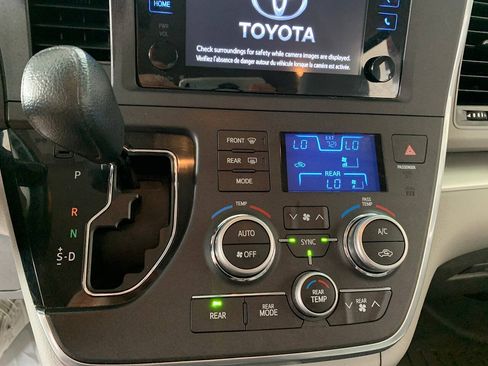 Used 2015 Toyota Sienna LE FWD image 18