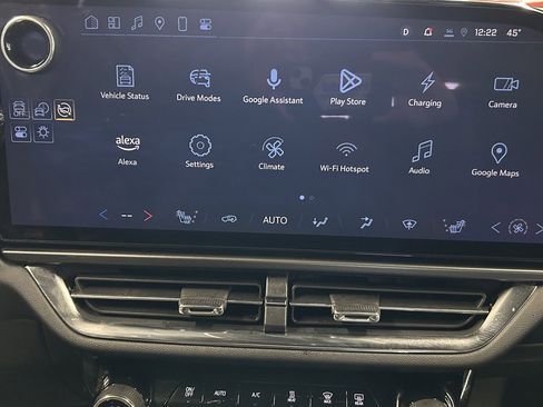 Used 2025 Chevrolet Equinox EV LT w/ Comfort Package image 28