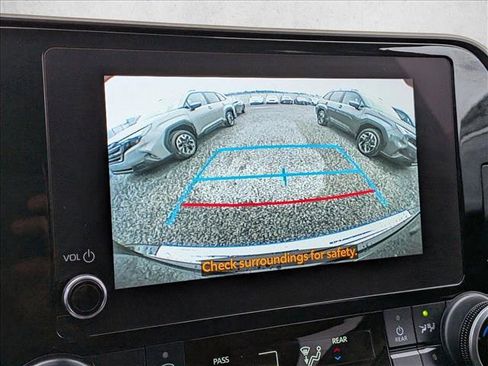 Used 2023 Toyota Highlander LE image 15