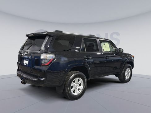 Used 2022 Toyota 4Runner SR5 AWD/4WD image 7
