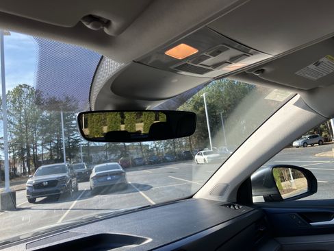 Used 2024 Volkswagen Taos SE image 29