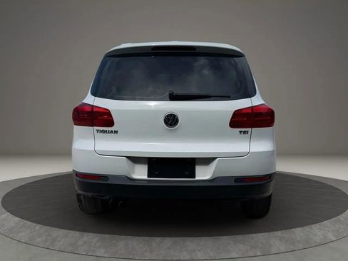 Used 2016 Volkswagen Tiguan S image 7