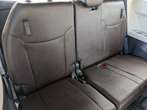 Used 2023 Toyota Sienna Platinum image 21