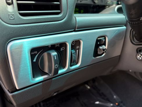 Used 2002 Ford Thunderbird RWD image 13