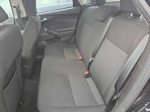 Used 2017 Ford Focus SE FWD image 5