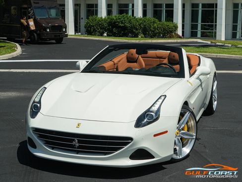 Used 2017 Ferrari California T RWD image 7