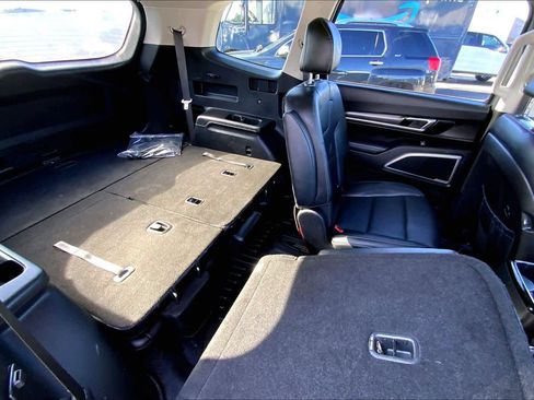 Used 2022 Kia Telluride S image 17