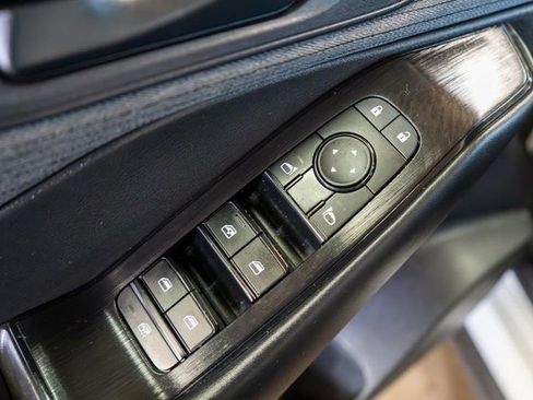 Used 2023 Nissan Rogue S image 19