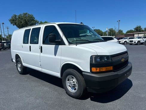 Used 2026 Chevrolet Express 2500 w/ Driver Convenience Package RWD image 3