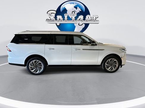 Used 2025 Lincoln Navigator L Reserve image 10