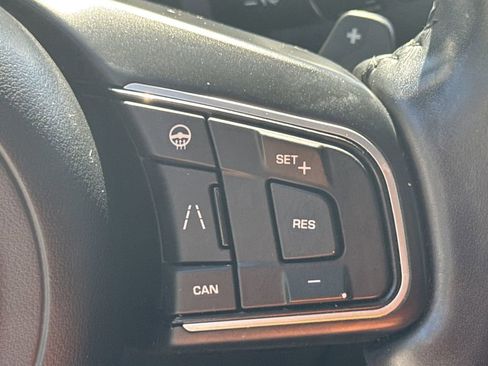 Used 2020 Jaguar F-PACE Premium image 27