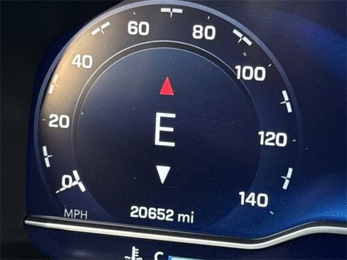 Certified 2023 Chevrolet Tahoe Z71 w/ Luxury Package image 15