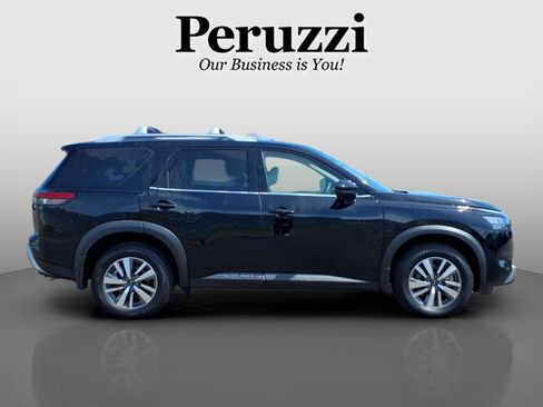 Certified 2025 Nissan Pathfinder SL FWD image 2