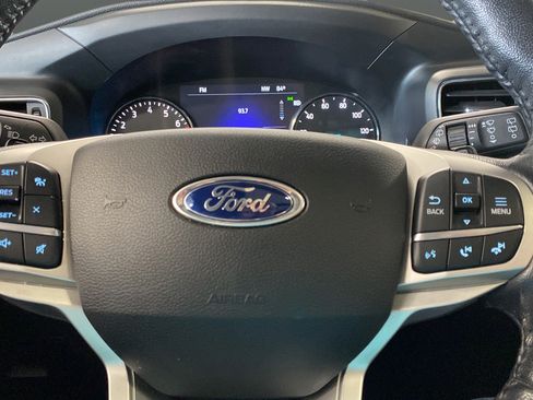 Used 2021 Ford Explorer XLT w/ Equipment Group 202A AWD/4WD image 16