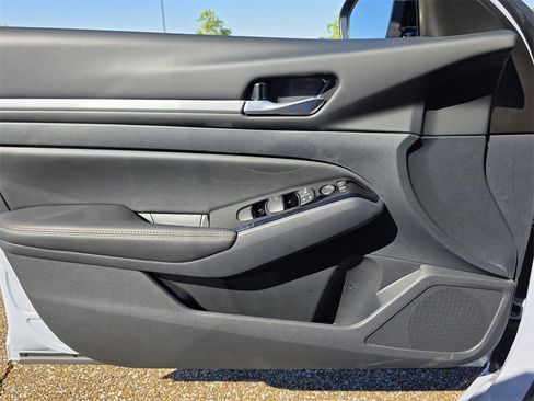 New 2025 Nissan Altima 2.5 SR w/ SR Premium Package image 14