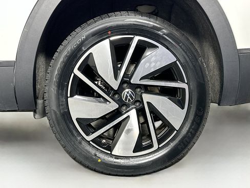 Used 2024 Volkswagen Atlas SE image 11
