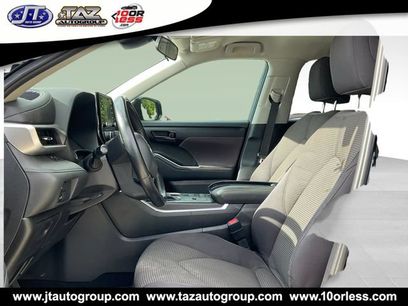 Used 2021 Toyota Highlander LE