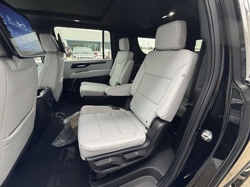 New 2026 Chevrolet Suburban Premier image 9