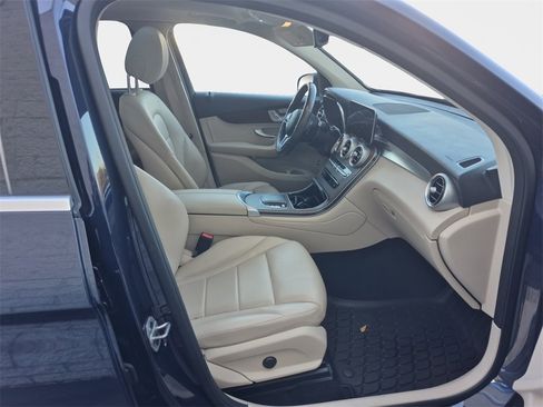 Used 2022 Mercedes-Benz GLC 300 4MATIC image 19