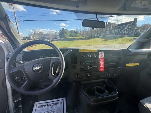 Used 2018 Chevrolet Express 3500 image 13