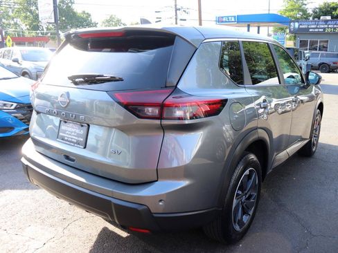 Used 2024 Nissan Rogue SV FWD image 5