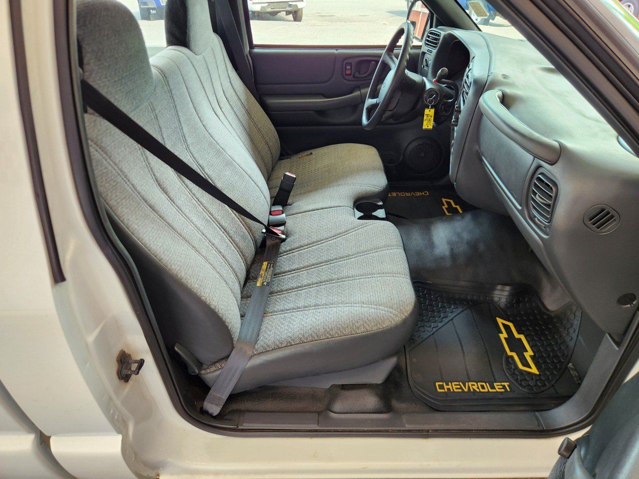 Used 2002 Chevrolet S10 Pickup 2WD Regular Cab image 13