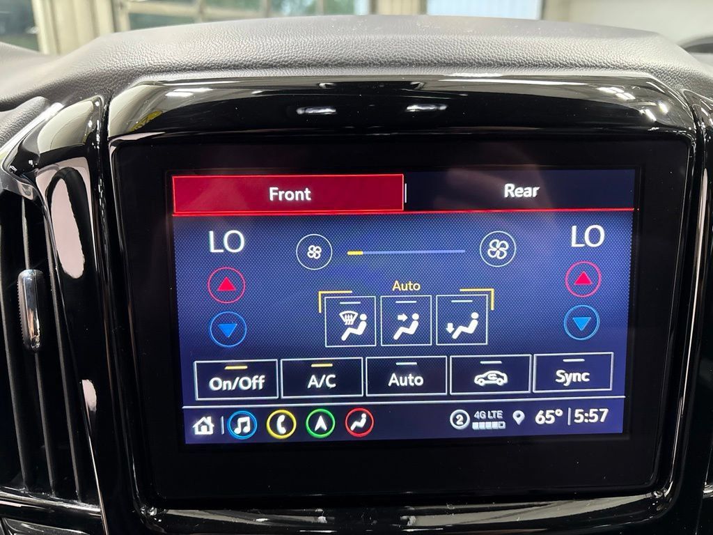 Used 2023 Chevrolet Traverse LT w/ LT Premium Package AWD/4WD image 20