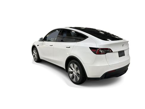 Certified 2023 Tesla Model Y AWD image 4