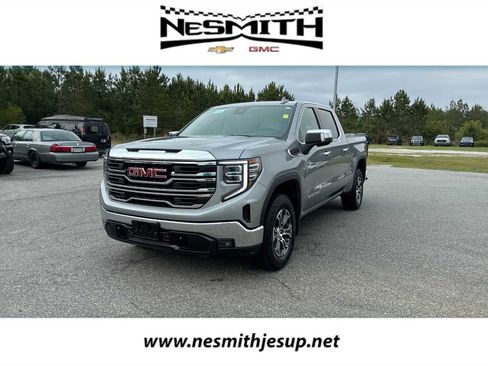 Used 2025 GMC Sierra 1500 SLT AWD/4WD image 1